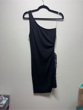 Timing Black One-Shoulder Ruched Midi Dress